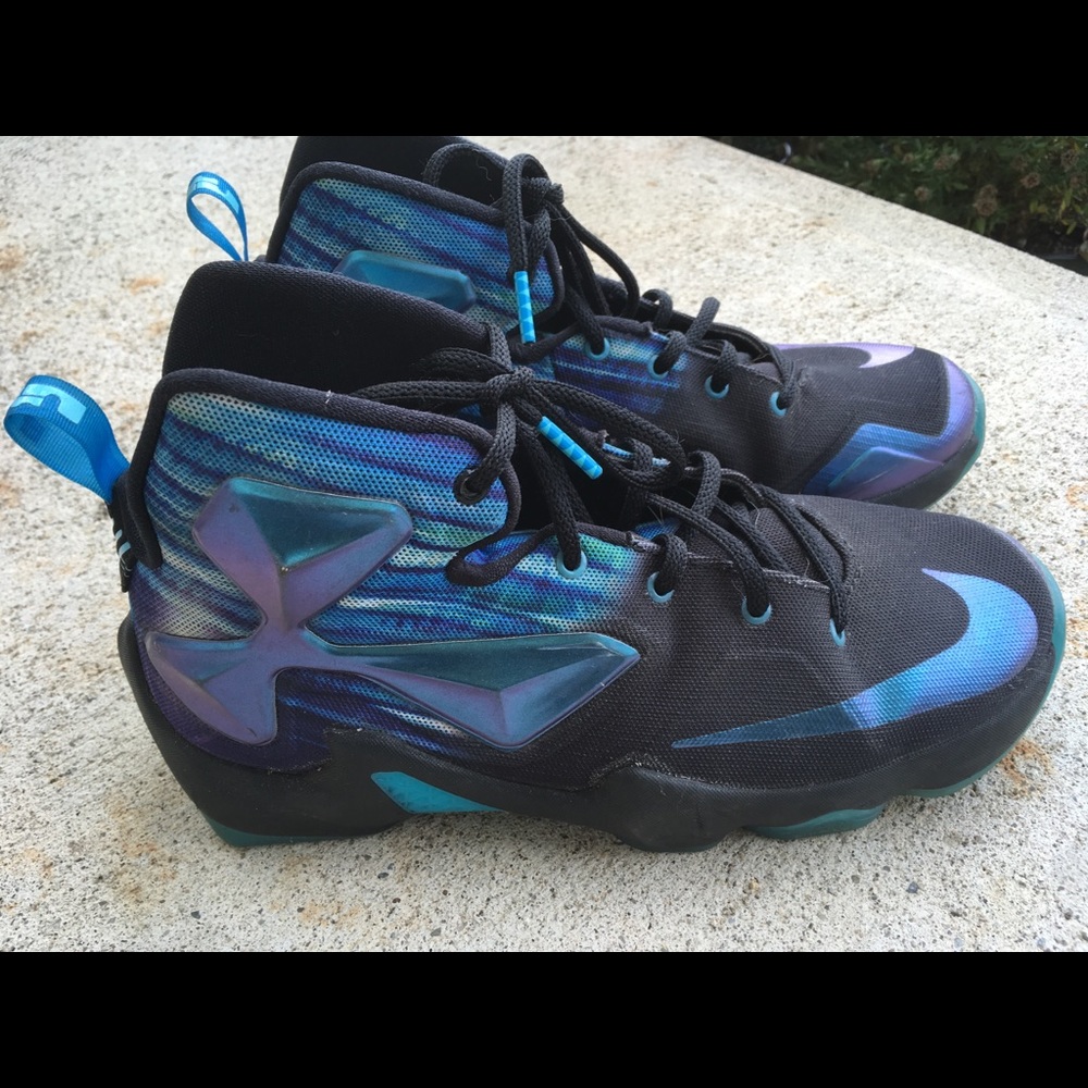 Lebron James Nike sneakers, blue iridescent, 6 1/2